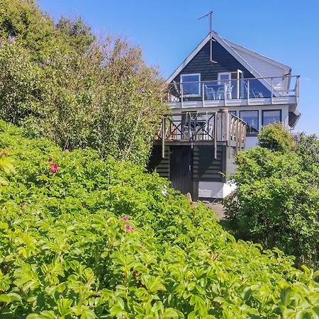 2 Bedroom Stunning In *