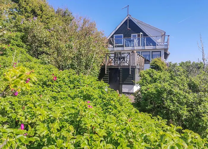 2 Bedroom Stunning In *